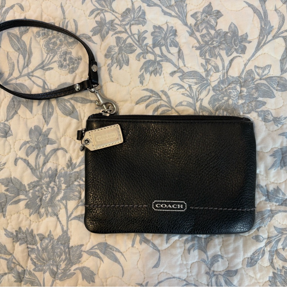 Coach💫 Black Pebbled Leather Wristlet with Detachable Strap
